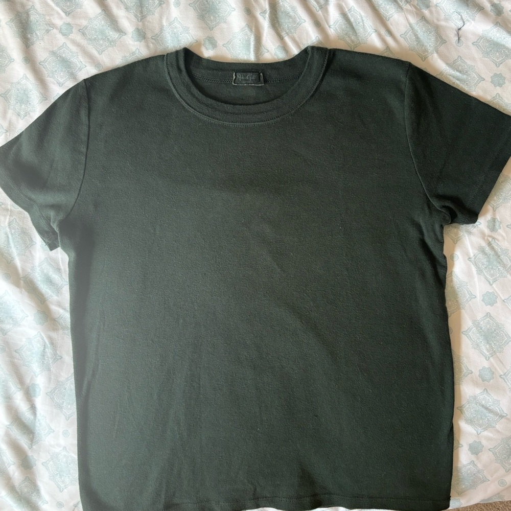 BRANDY MELVILLE DARK GREEN BABY TEE